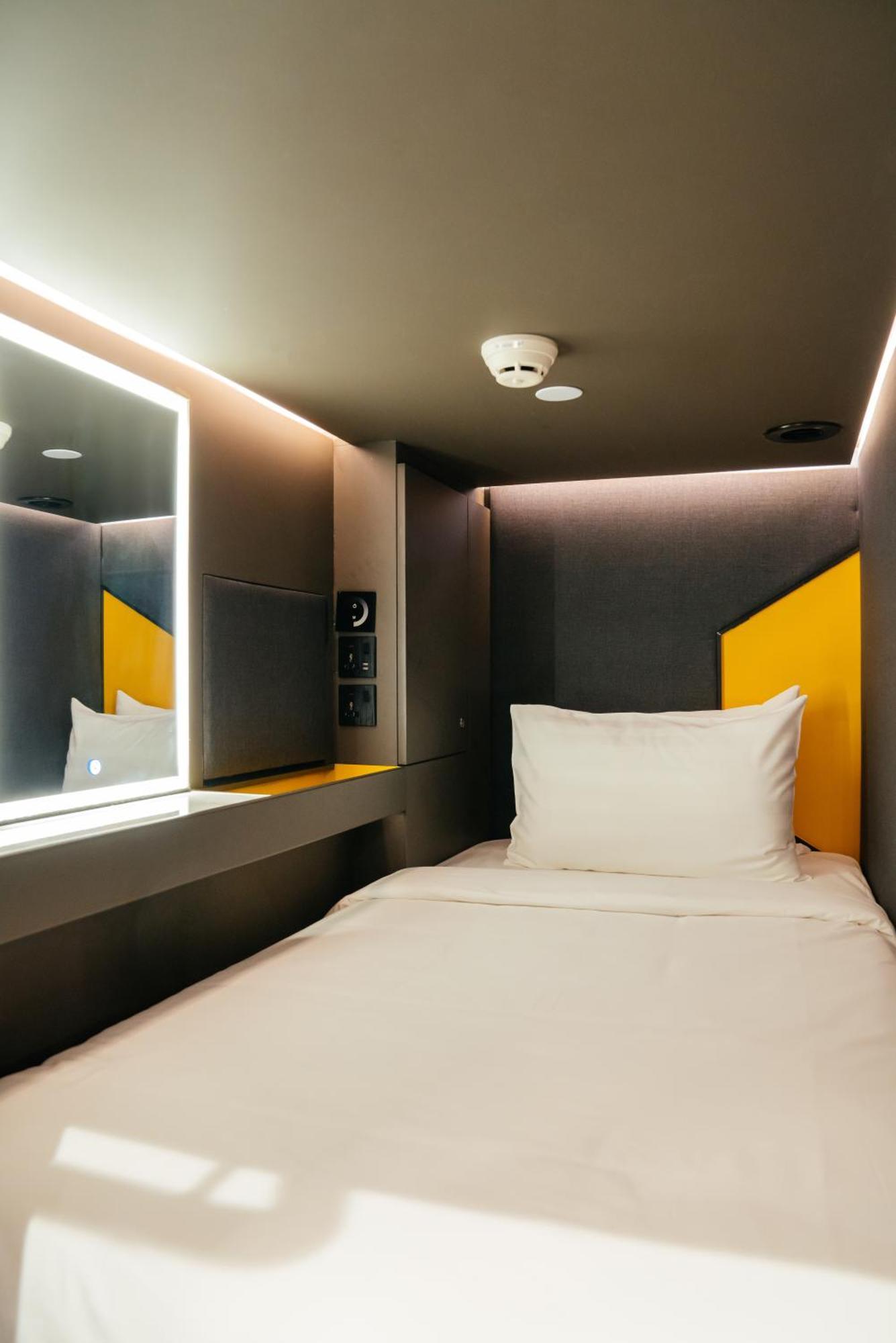 Capsuletransit Sleep Lounge Klia T1 Airport Hotel - Landside, Public Area At Lvl 5 Sepang Exteriör bild